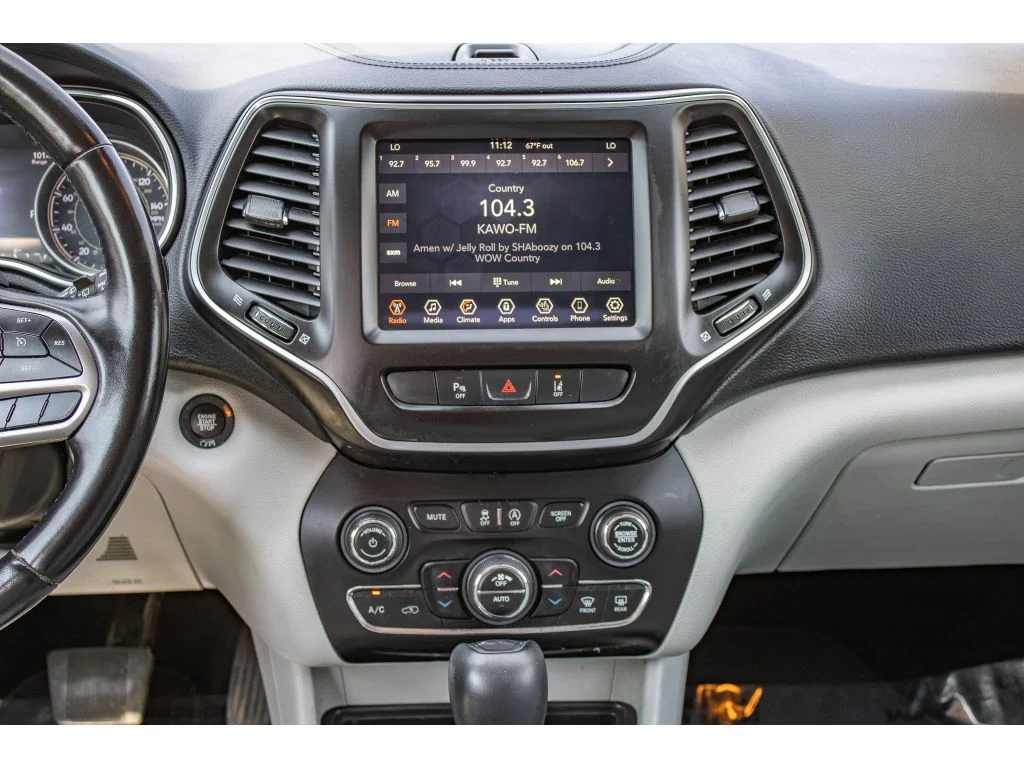 Used 2021 Sting-Gray Clearcoat Jeep Latitude Lux image 24