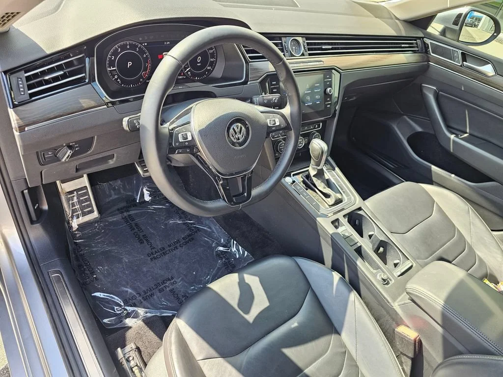Used 2019  Volkswagen SEL image 19