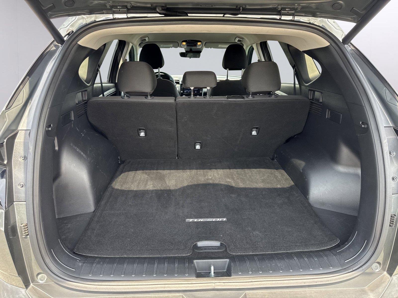 Used 2023 Amazon Gray Hyundai SEL image 33