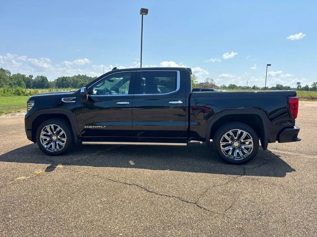 Used 2024 Black GMC Denali image 5