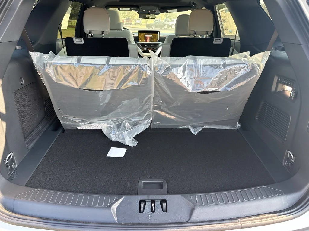 New 2027 Star White Metallic Tri-Coat Ford Platinum™ image 24