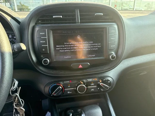 Used 2022 White Kia LX image 10
