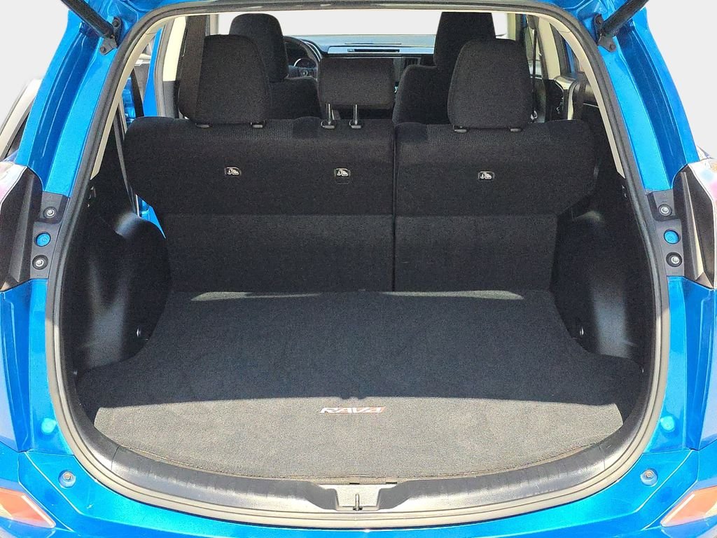 Used 2016  Toyota XLE image 14