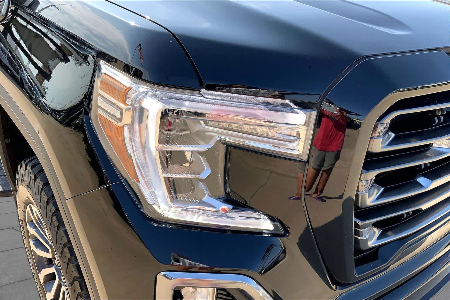 Used 2021 Ebony Twilight Metallic GMC AT4 image 27