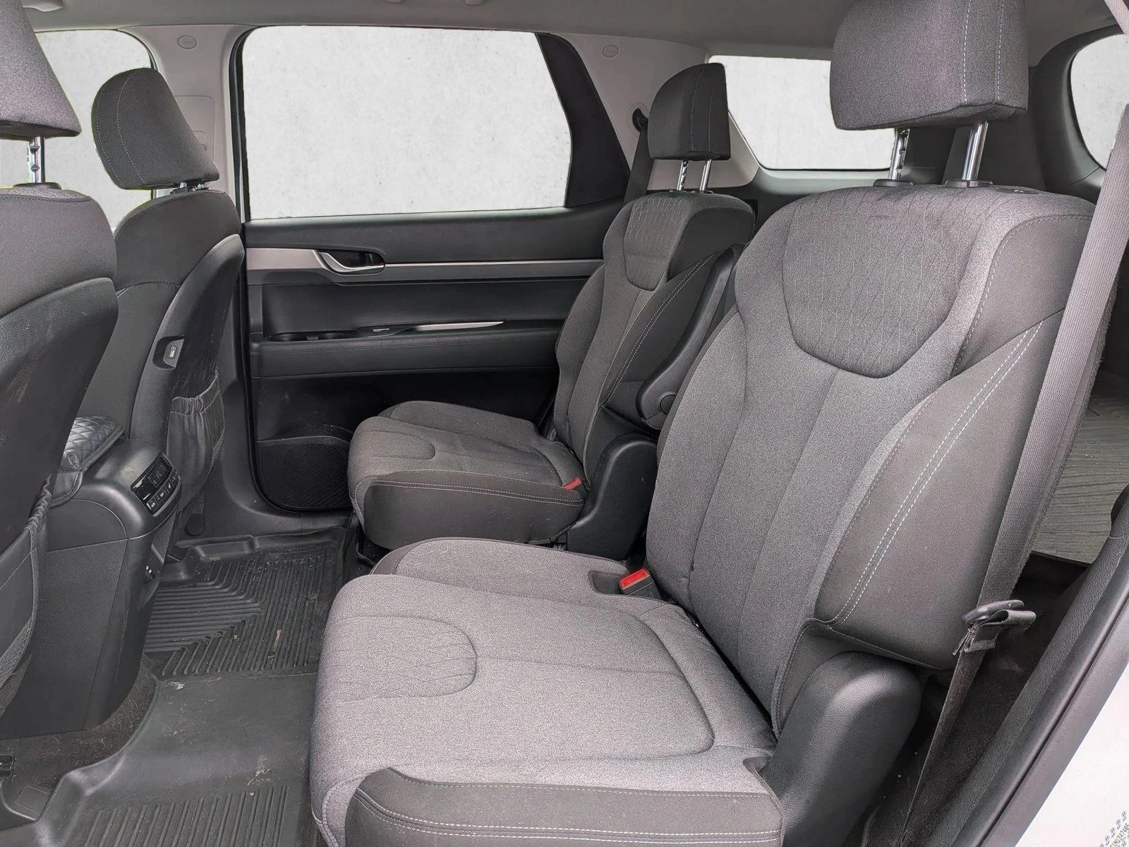Used 2022 Hyper White Hyundai SEL image 19