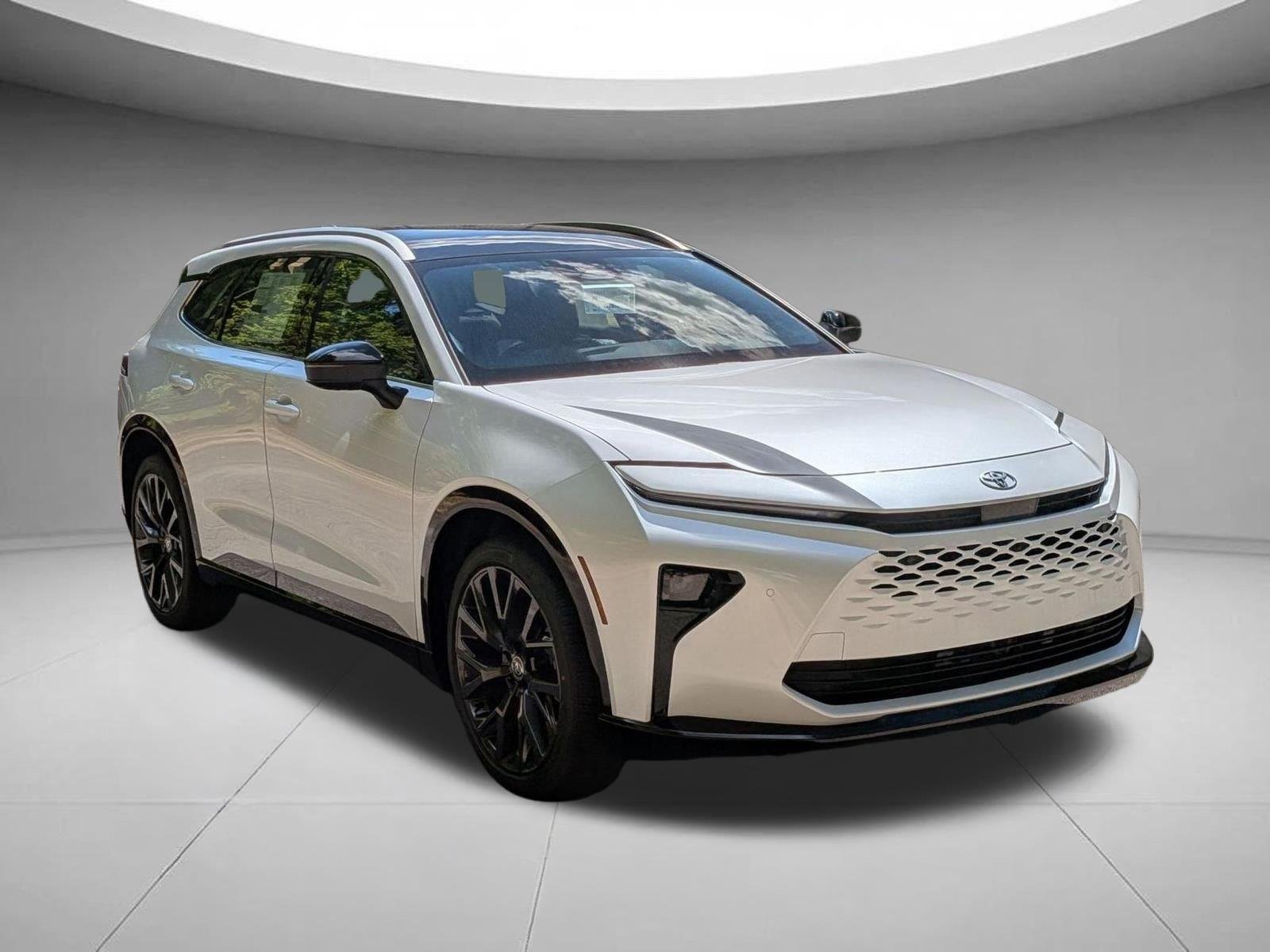 Used 2025 Oxygen White Toyota Limited image 3