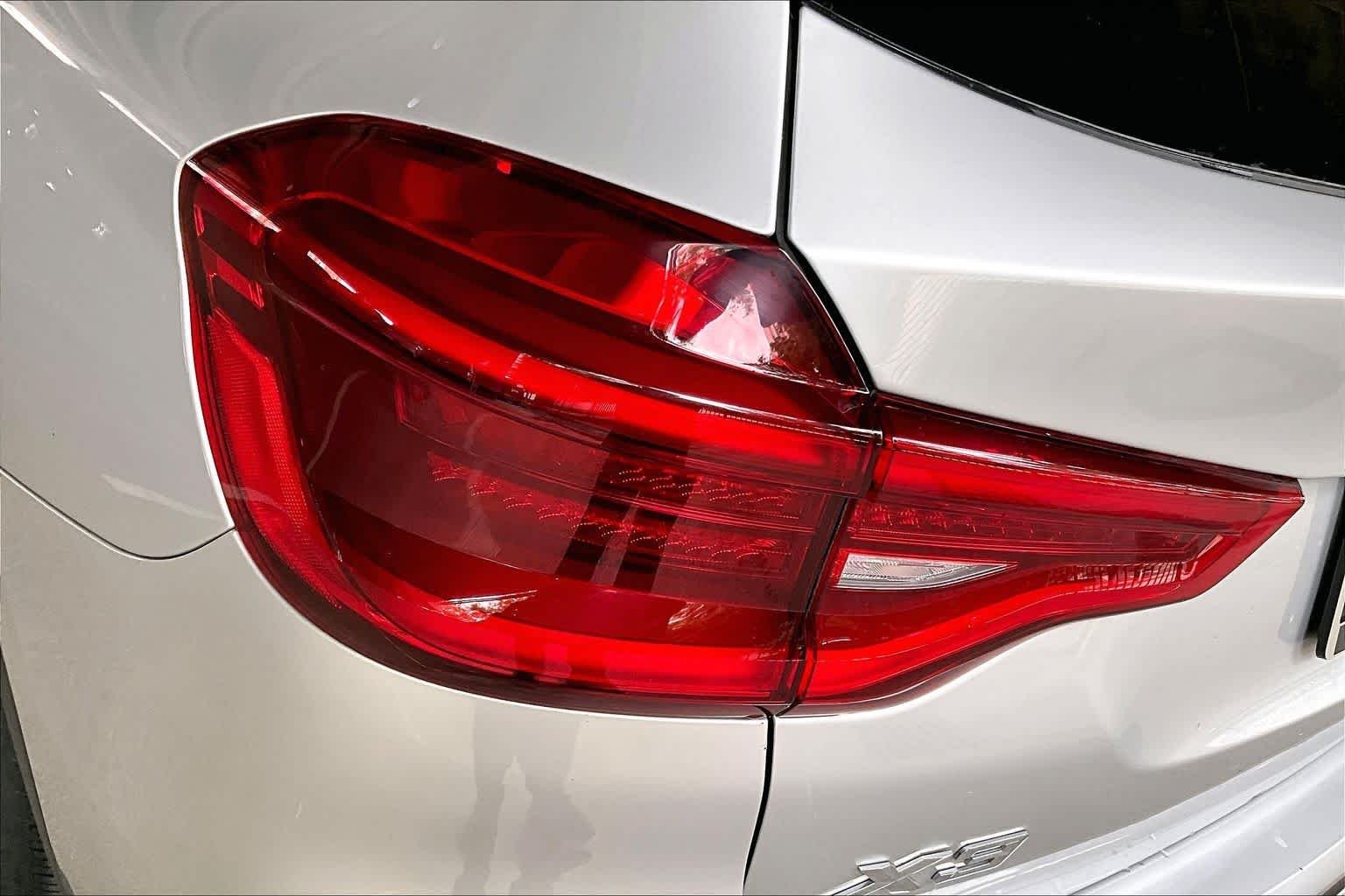 Used 2020 Glacier Silver Metallic BMW sDrive30i image 27