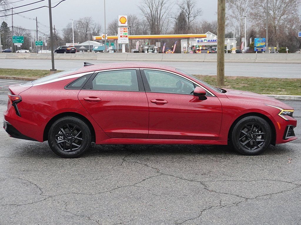 Used 2025 Red Kia LXS image 17