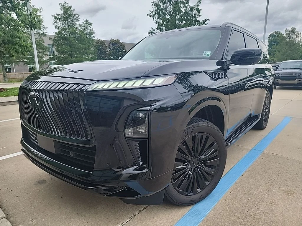 2025 INFINITI QX80 Luxe's photo