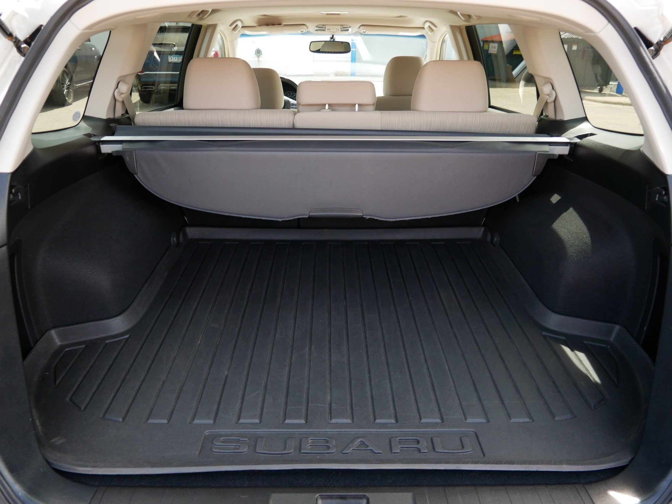 Used 2013 Satin White Pearl Subaru 2.5i Premium image 18