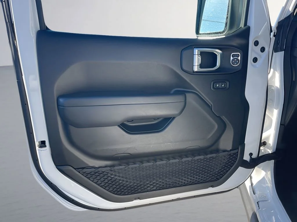 Used 2025 White Jeep Rubicon image 25