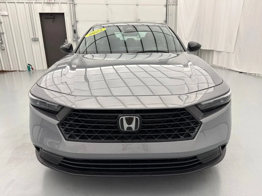 Used 2025  Honda Sport image 2