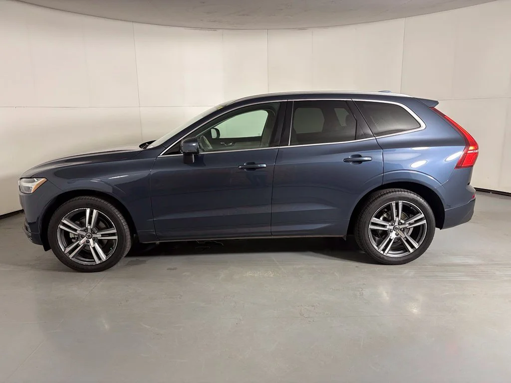 Used 2021 Blue Volvo T5 Momentum image 5