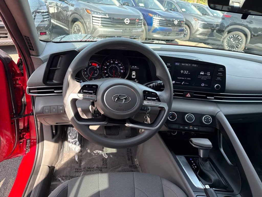 Used 2022 Scarlet Red Pearl Hyundai SE image 18