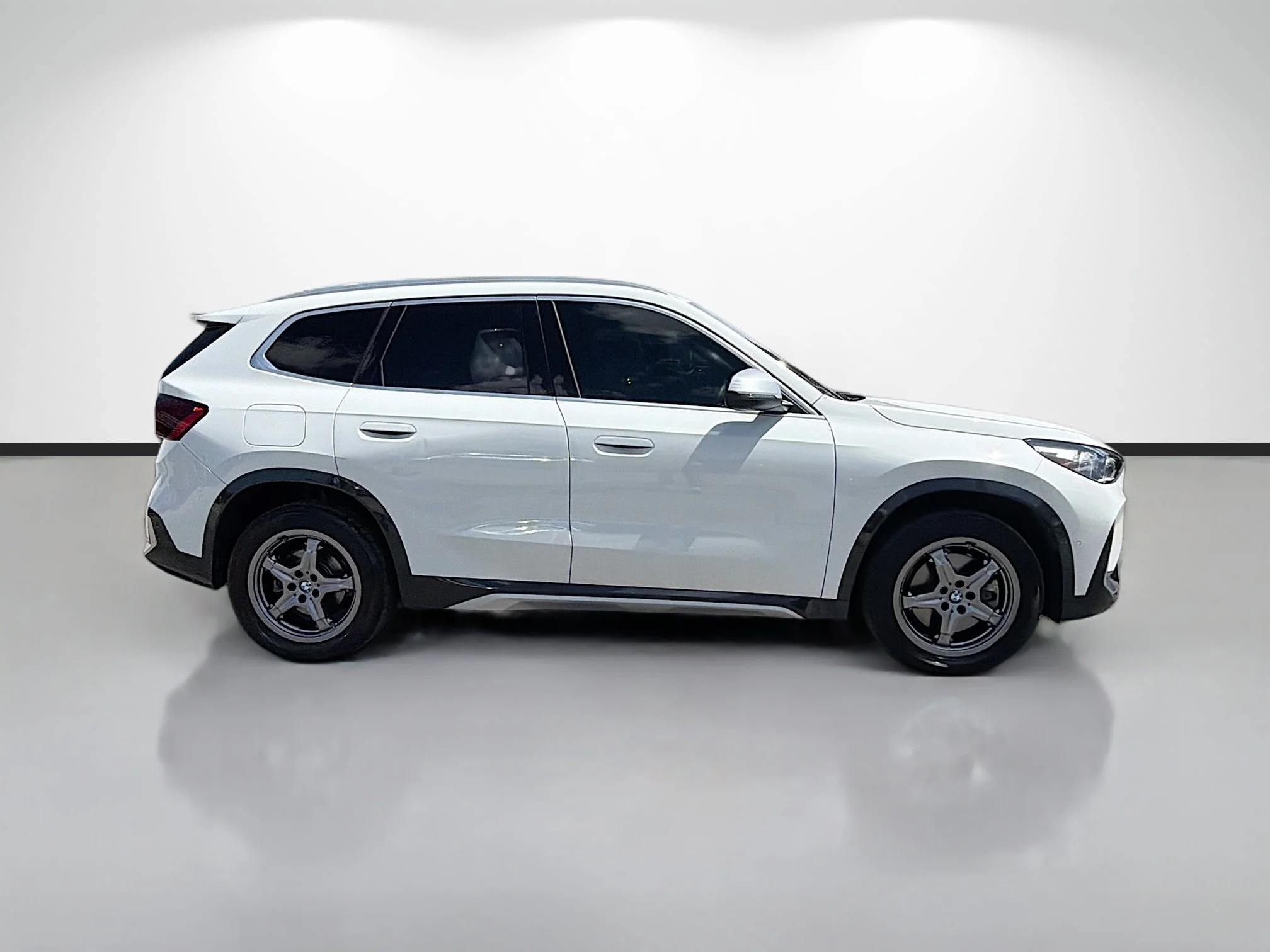 Used 2024 Alpine White BMW xDrive28i image 2