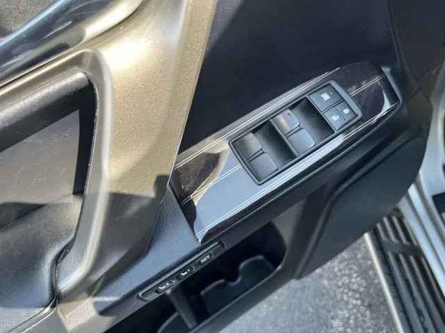 Used 2020 Silver Lexus 460 image 17