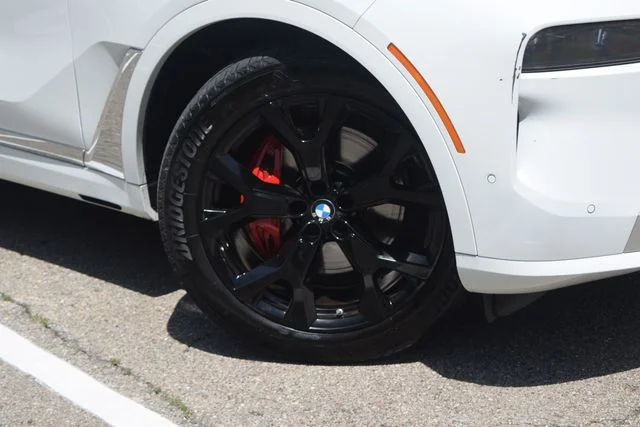 Used 2023 White BMW xDrive40i image 32