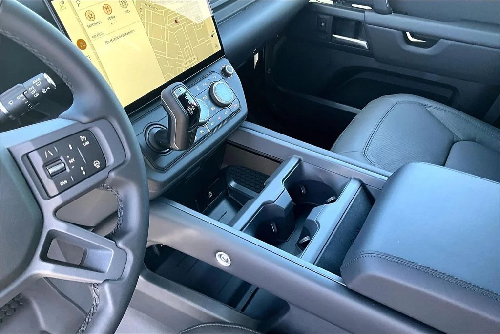New 2026 Black Land Rover X-Dynamic SE image 8