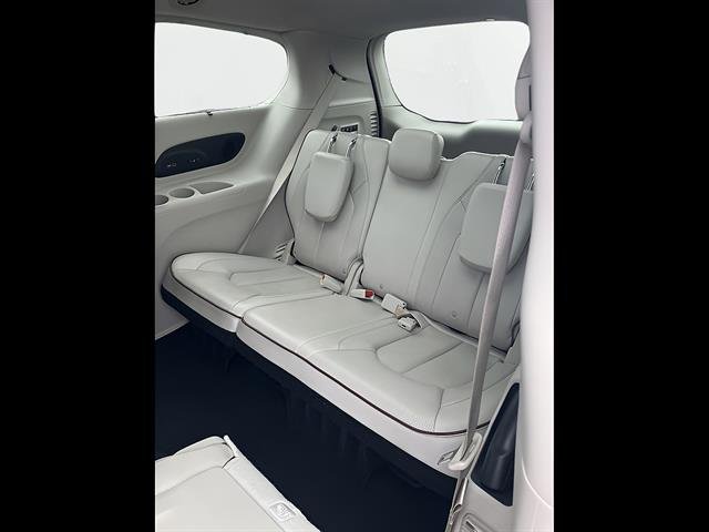 2020 Chrysler Pacifica Limited, photo 10 of 12
