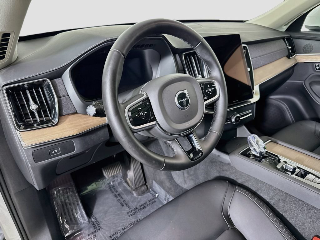 Used 2025 White Volvo Plus image 9