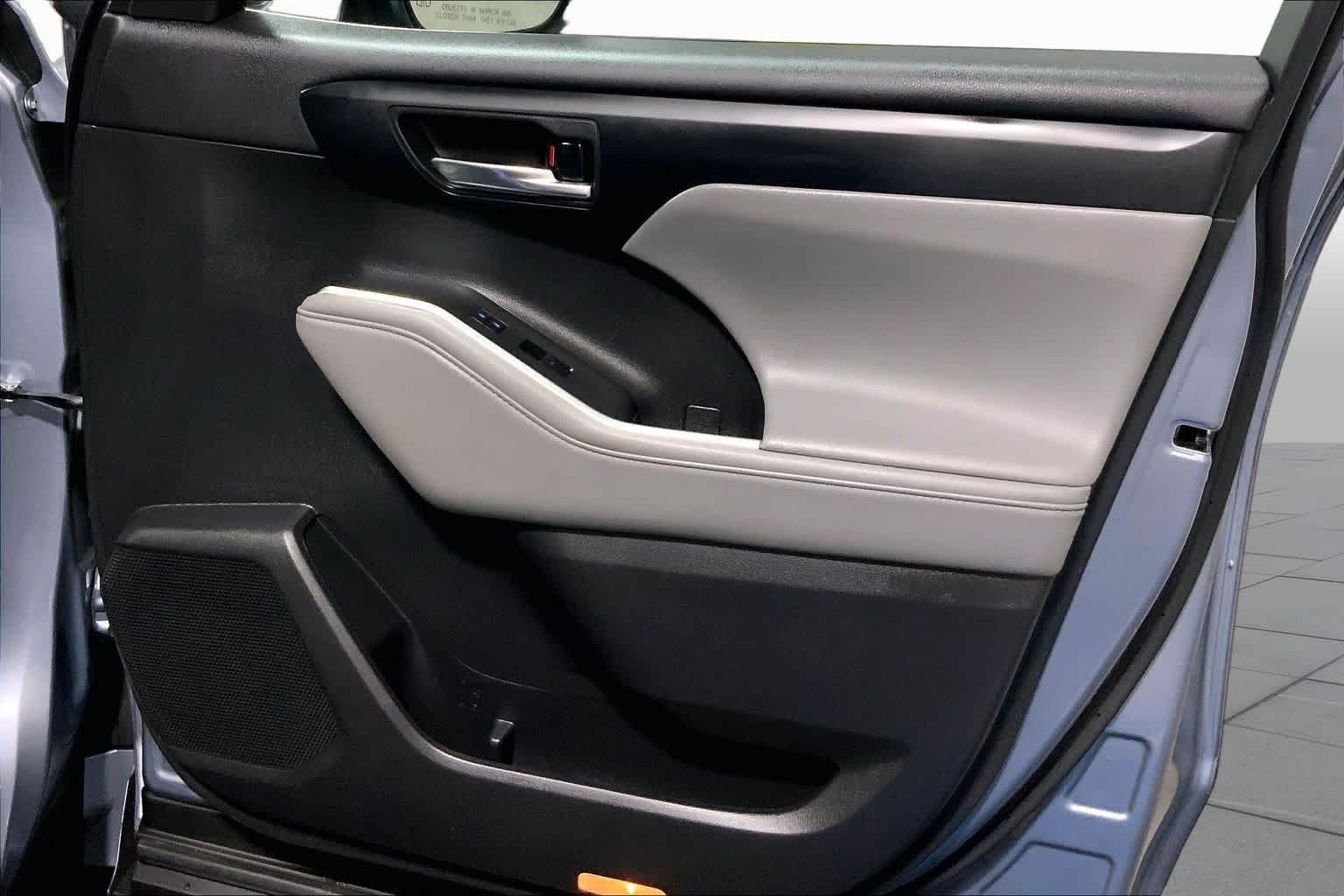 Used 2022 Moon Dust Toyota XLE image 23