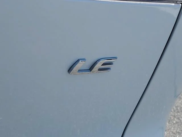 Used 2022 Wind Chill Pearl Toyota LE image 28