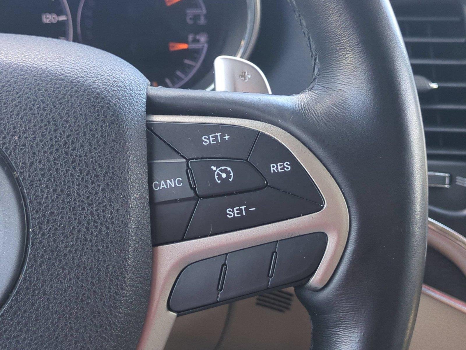 Used 2015 Bright White Clearcoat Jeep Limited image 20