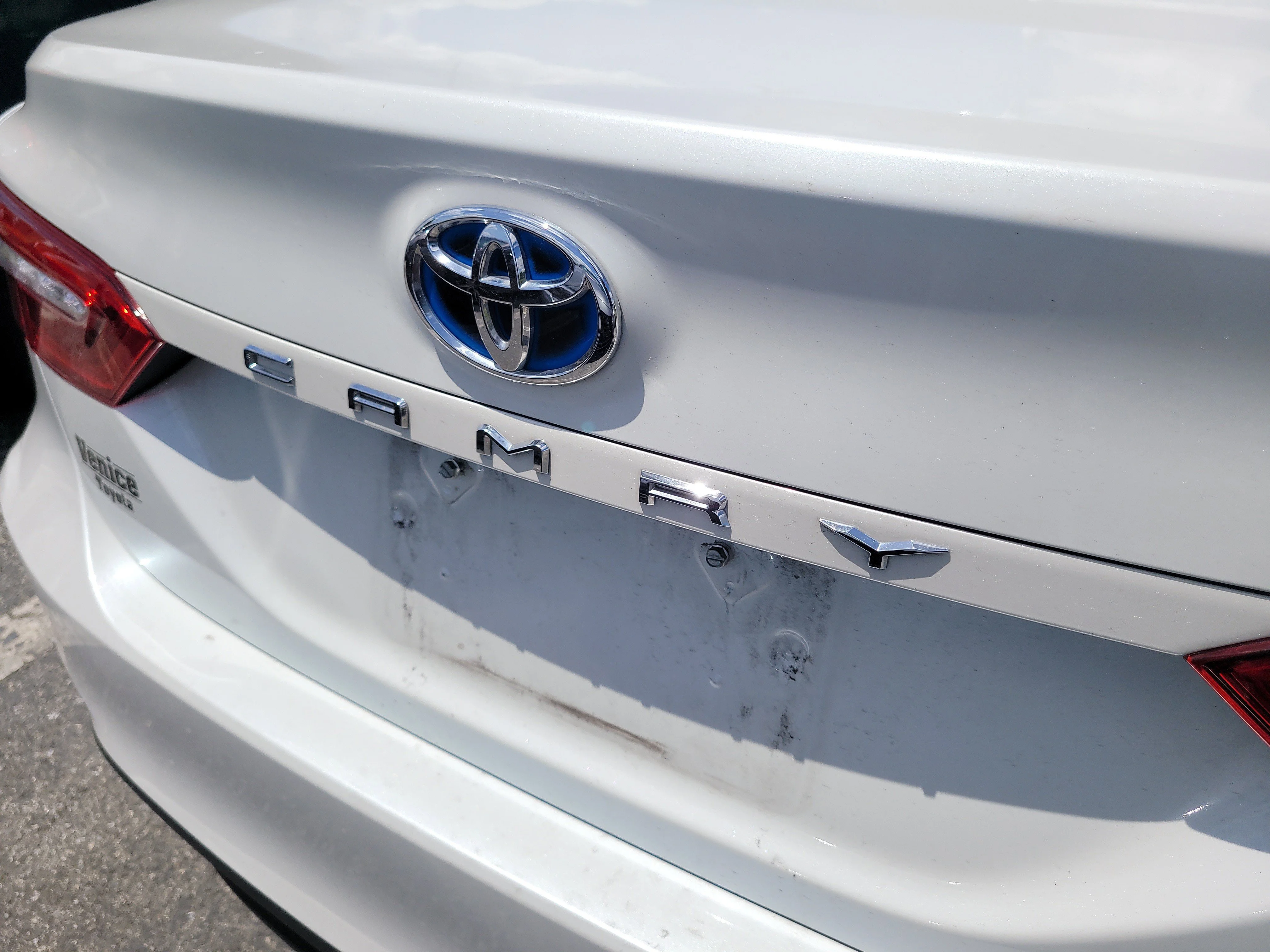 Used 2020 Pearl Toyota Hybrid XLE image 9