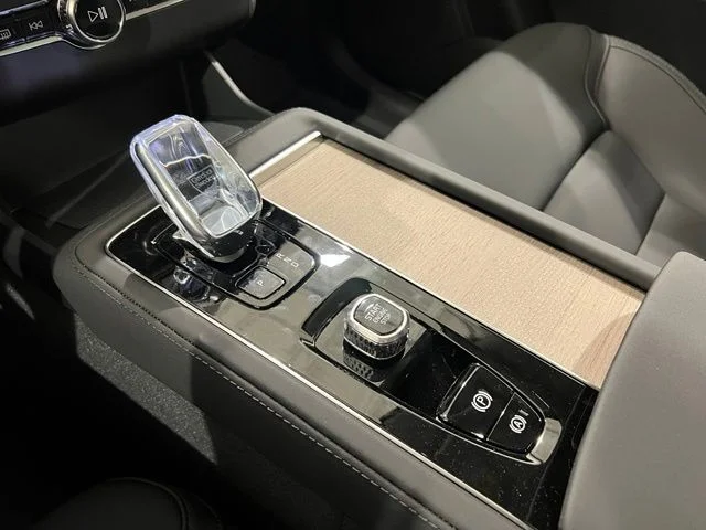 2026 Volvo XC90 Plus - Photo 18
