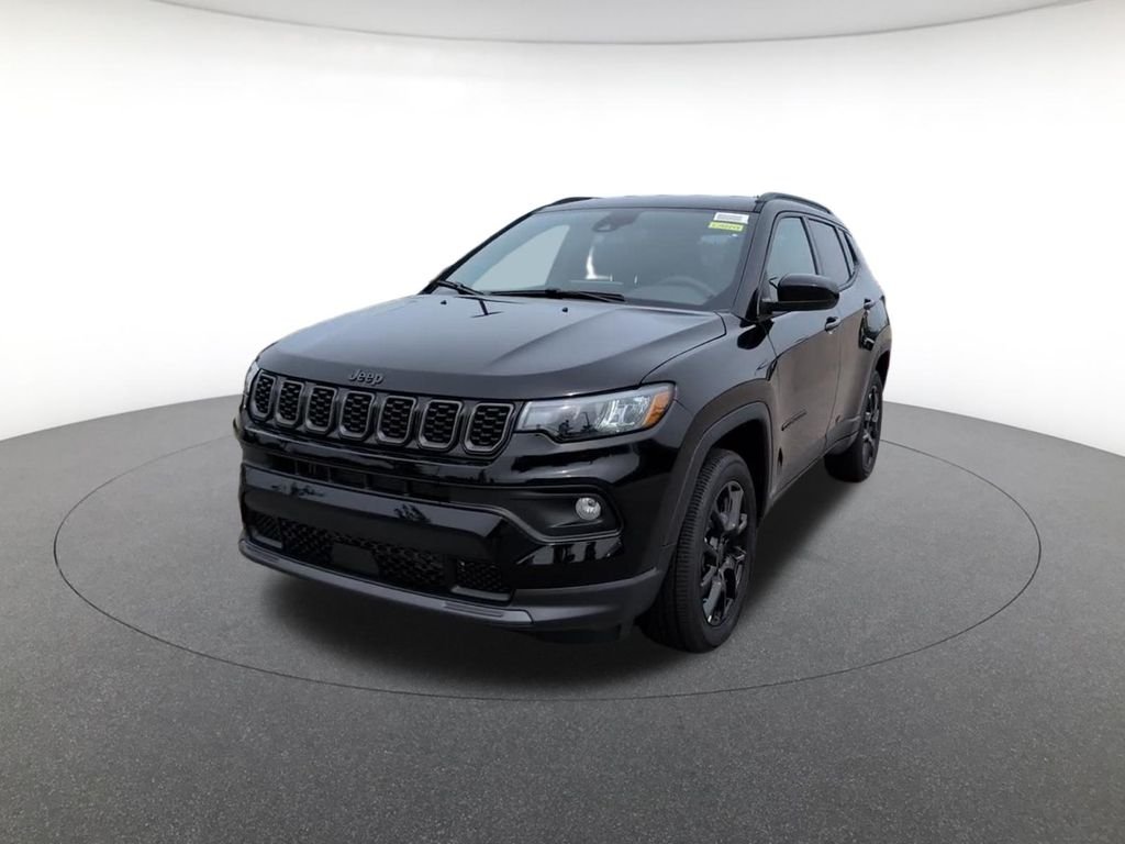 New 2026 Diamond Black Crystal Pearl-Coat Exterior Paint Jeep Latitude image 12