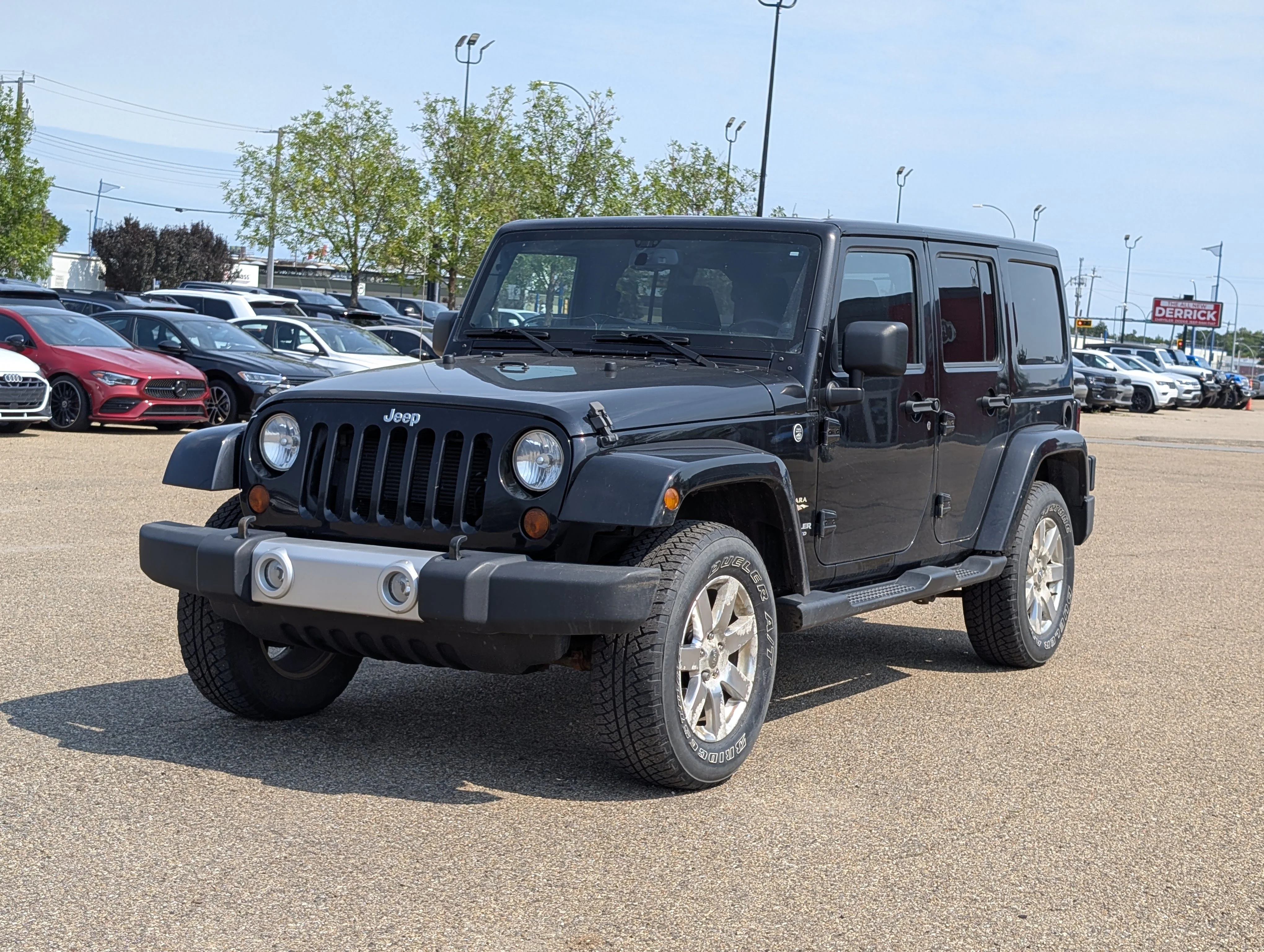 Used 2013 Black Jeep Sahara image 2