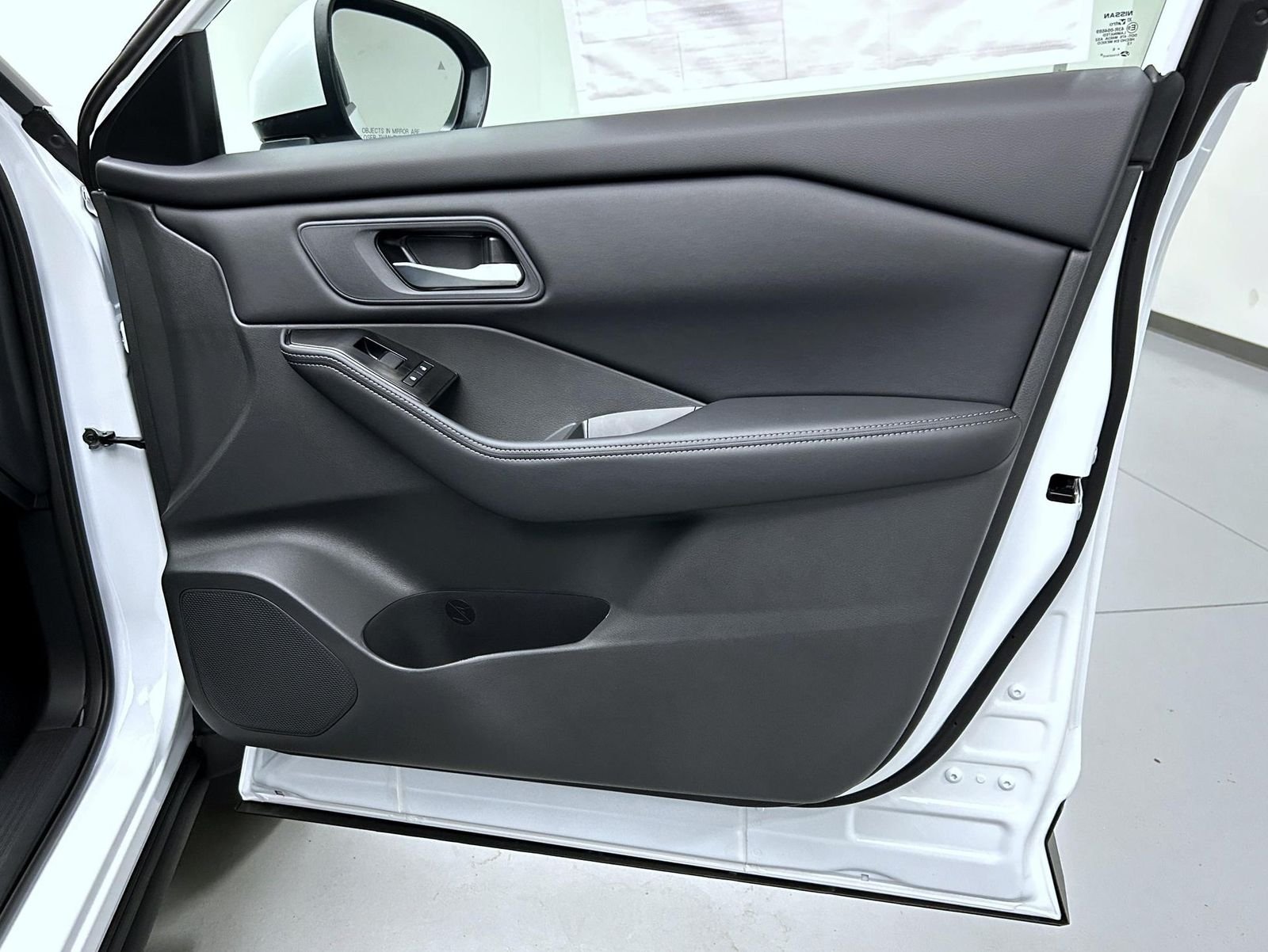 New 2026 Everest White Pearl TriCoat Nissan SV image 16