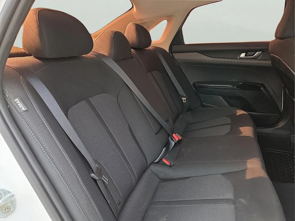 Used 2021 White Kia LXS image 10