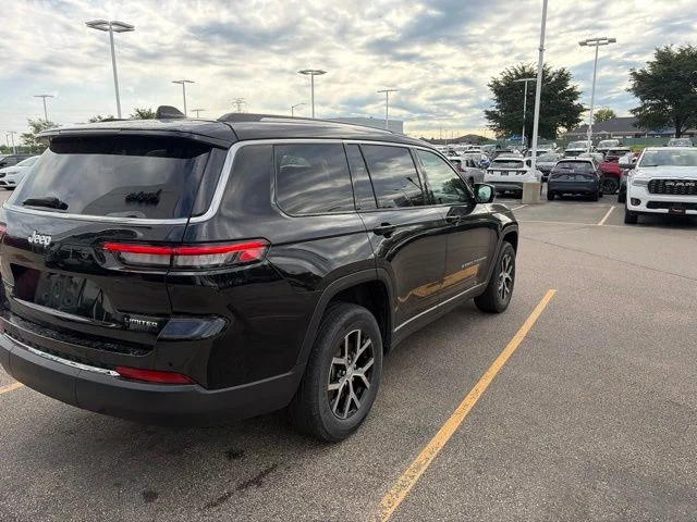 Used 2023 Black Jeep Limited image 4