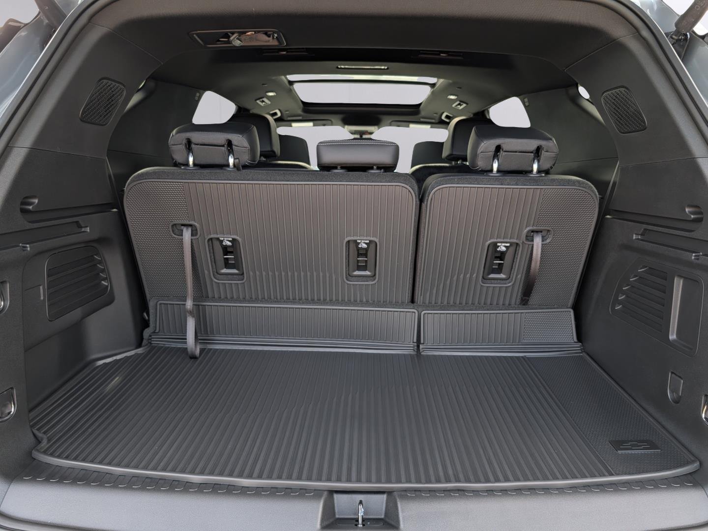 New 2026 Sterling Gray Metallic Chevrolet LT image 32