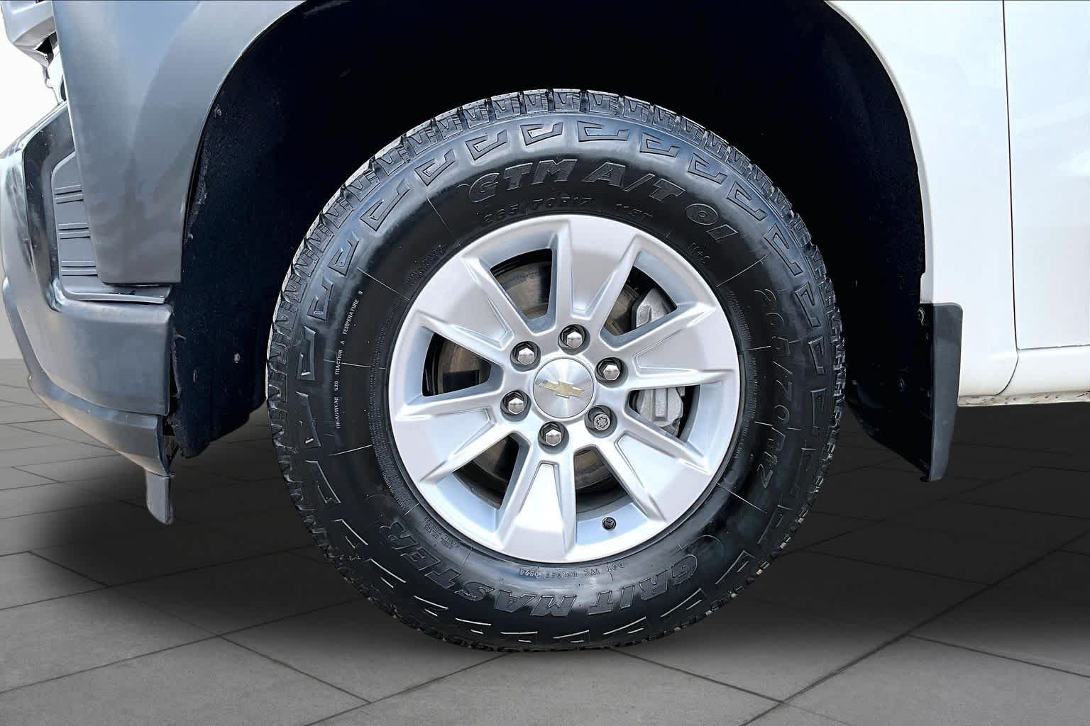 Used 2021 Iridescent Pearl Tricoat Chevrolet LT image 10