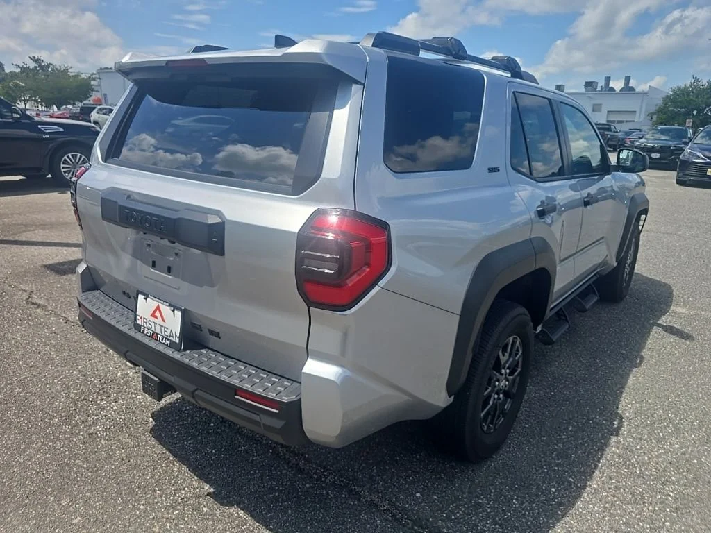Used 2025  Toyota SR5 image 5
