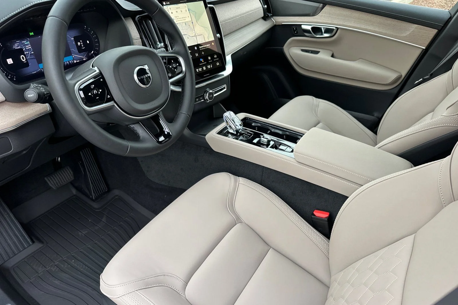 2026 Volvo XC90 Plus - Photo 9