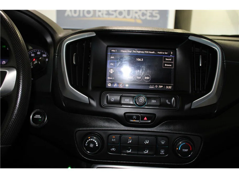 Used 2022 Summit White GMC SLE image 29