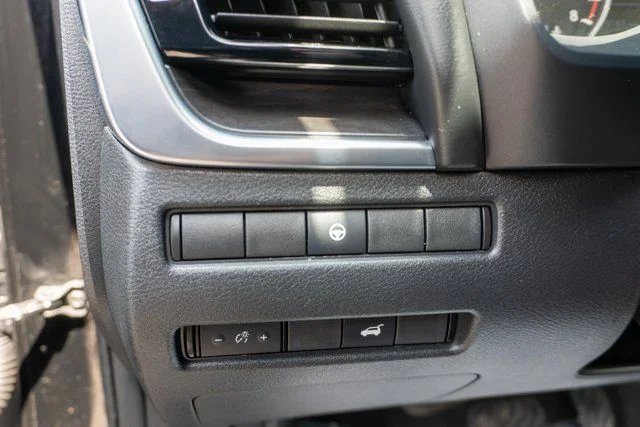 Used 2021 Black Nissan SL image 20