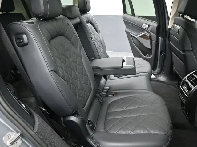 Used 2024 Gray BMW xDrive40i image 21