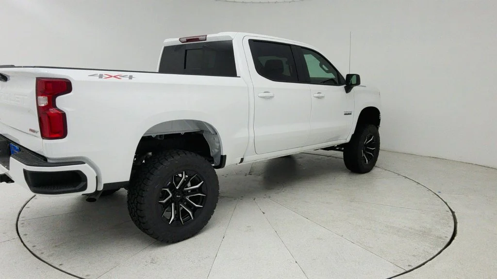 New 2026 Summit White Chevrolet RST image 7