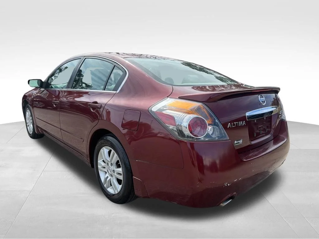 Used 2011 Red Nissan 2.5 S image 3
