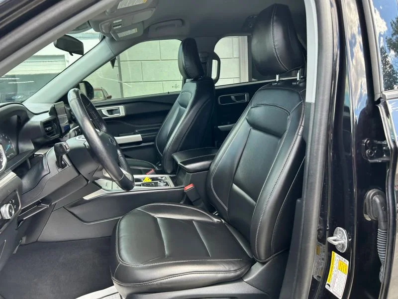 Used 2023 Black Metallic Ford XLT Sport Utility 4D image 43