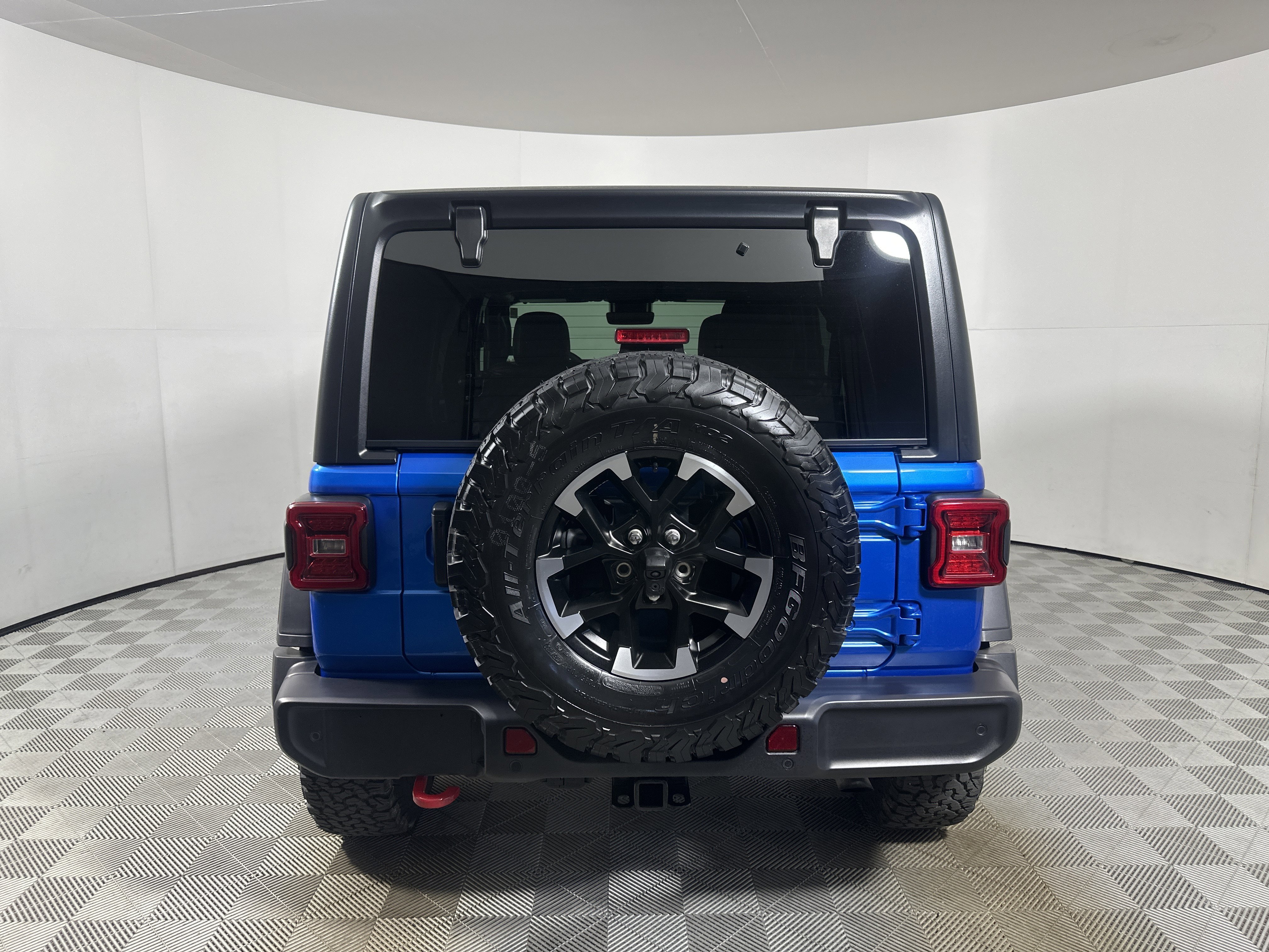 Used 2025 Hydro Blue Pearlcoat Jeep Rubicon image 6