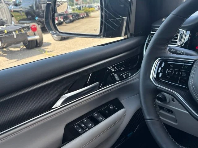 New 2026 Silver Zynith Jeep Summit Obsidian image 30