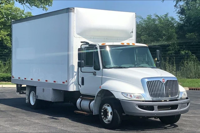 2019 International 4300 SBA LP 4X2 
