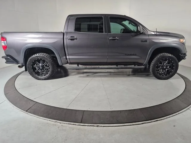 Used 2018 Magnetic Gray Metallic Toyota SR5 image 5