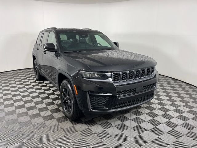New 2026 Diamond Black Crystal Pearl-Coat Exterior Paint Jeep Altitude image 2