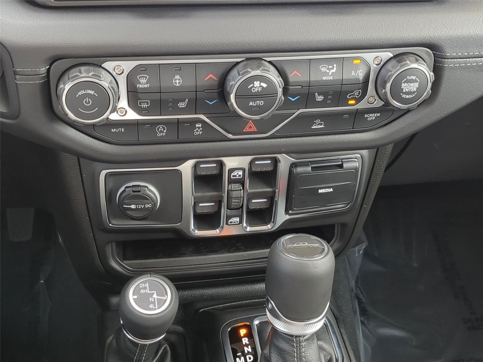 New 2026 Bright White Clearcoat Jeep Sahara image 21